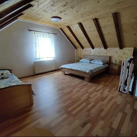 Apartman Niki Lic Экстерьер фото