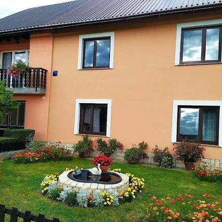 Apartman Niki Lic Экстерьер фото